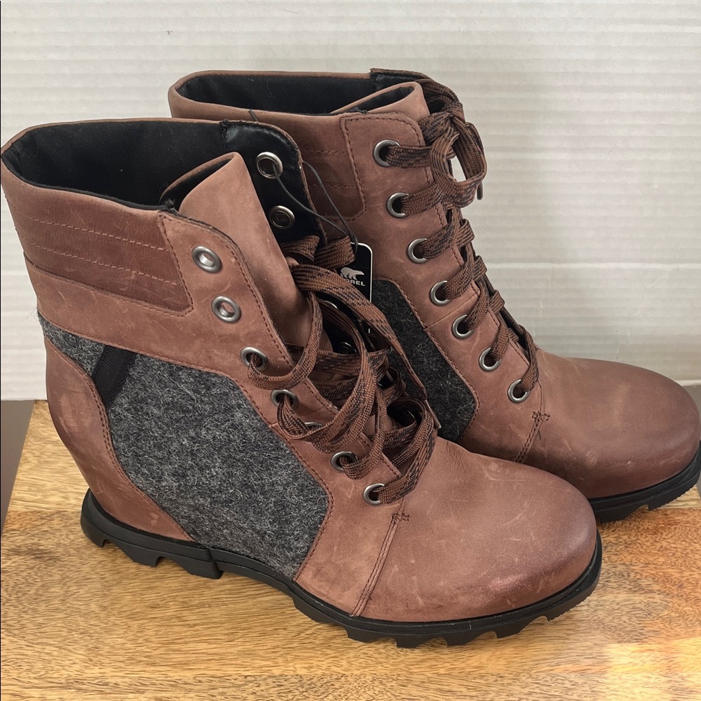 Sorel Brown Leather and Gray Wedge Winter Boots